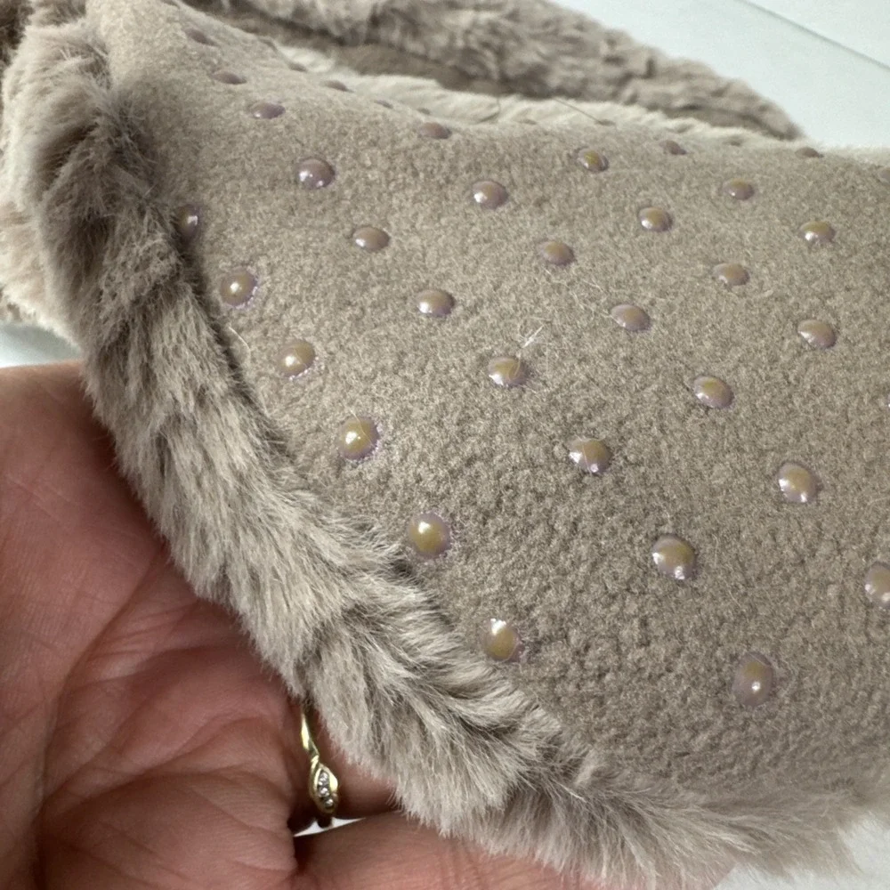 Auden Women's 0772 M/L 8-12 Faux Fur Slipper‎ Socks Taupe Gripper Bottom NWT